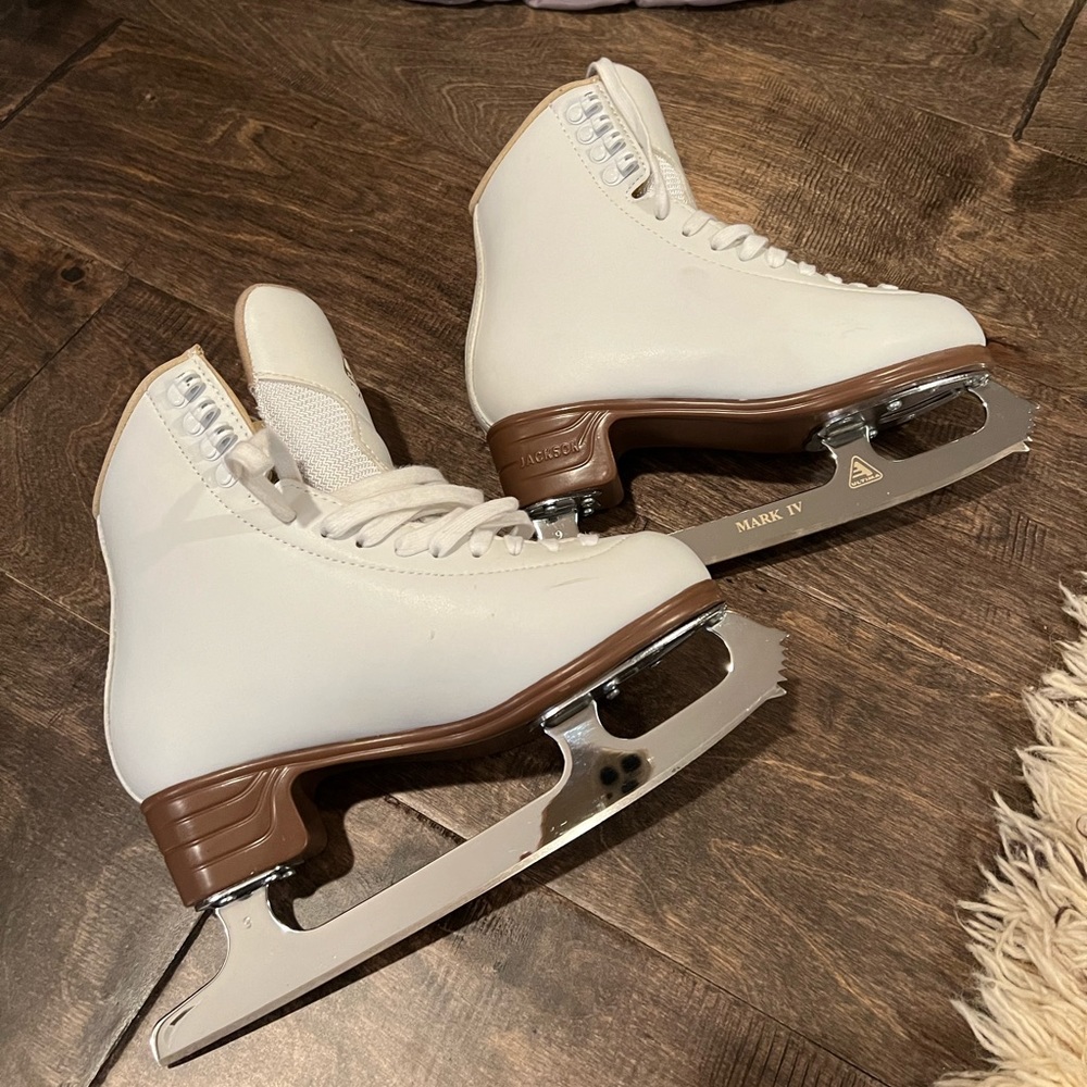Girls Jackson Artiste size 4c figure skates